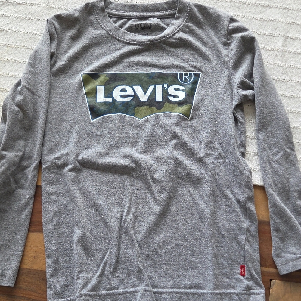 Levi's Gray Long-Sleeve Tee with Camo Logo